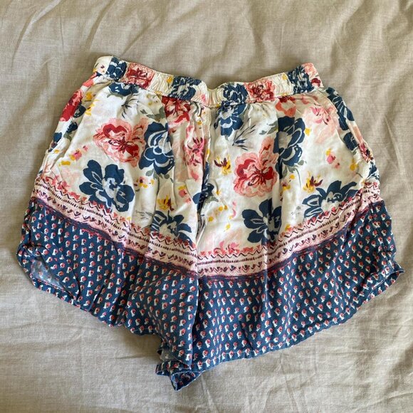 Abercrombie and Fitch Floral Boho Flowy Shorts - Picture 2 of 2
